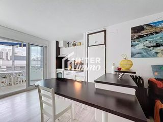 Pis a Salatar. Apartamento reformado a un paso del mar en roses