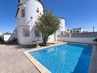Haus in Puigmal - Mas Nou. Casa con piscina y 3 habitaciones, una en la planta baja, en emp