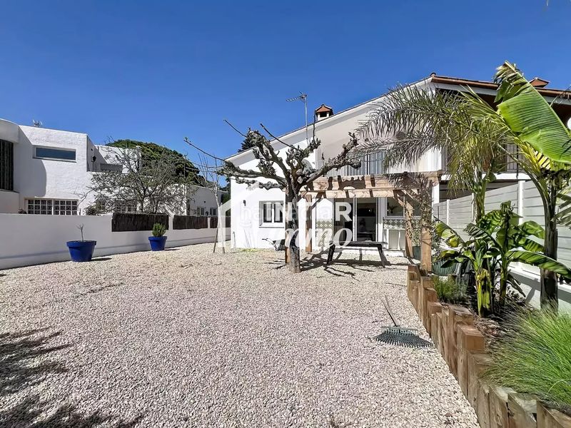 Foto 2e5bc378-7890-454d-ab11-2324d1bd1c68. Casa amb aparcament a Peni Empuriabrava