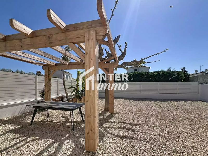 Foto 43db2ea4-a2a0-4ce7-975c-bbf06ef73ac8. Casa amb aparcament a Peni Empuriabrava