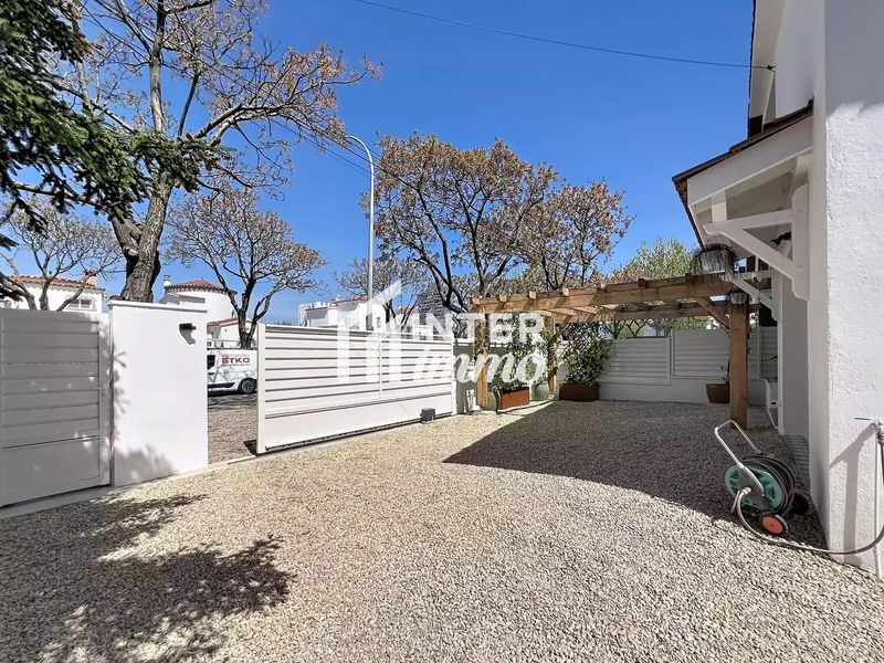 Foto 51c8d746-d50b-4e1e-a0bb-b28e17e3d67a. Casa amb aparcament a Peni Empuriabrava