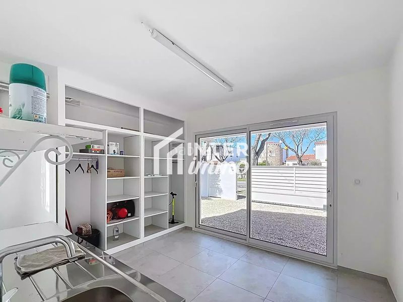 Foto 52dfbc97-4e19-40ce-bf91-d4ef59c584c1. Casa amb aparcament a Peni Empuriabrava