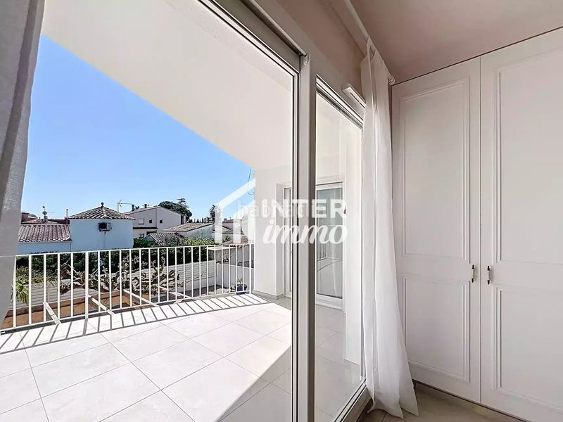 Foto 54e51322-b2ae-48fb-8269-87c51f6a1315. Casa amb aparcament a Peni Empuriabrava