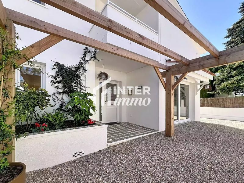 Foto 5de6d7cd-f6b9-4e9b-a76a-dca2f2f78948. Casa amb aparcament a Peni Empuriabrava