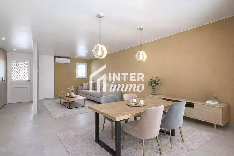 Foto 6dc13e71-de23-4316-8b6a-fdab3968ccd2. Casa amb aparcament a Peni Empuriabrava