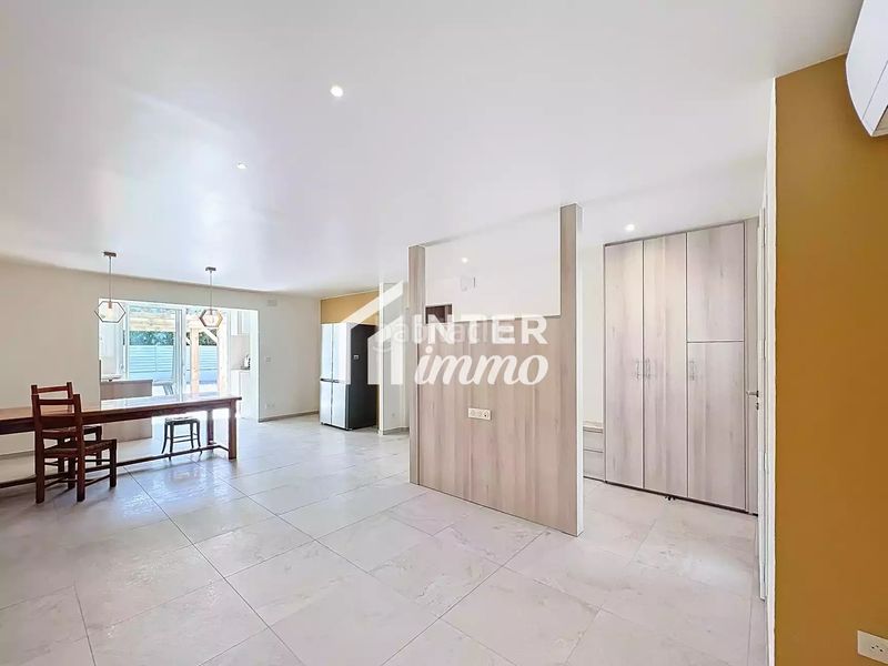 Foto 8bc0bd04-db90-4ae5-9825-ebafdb4179d9. Casa amb aparcament a Peni Empuriabrava