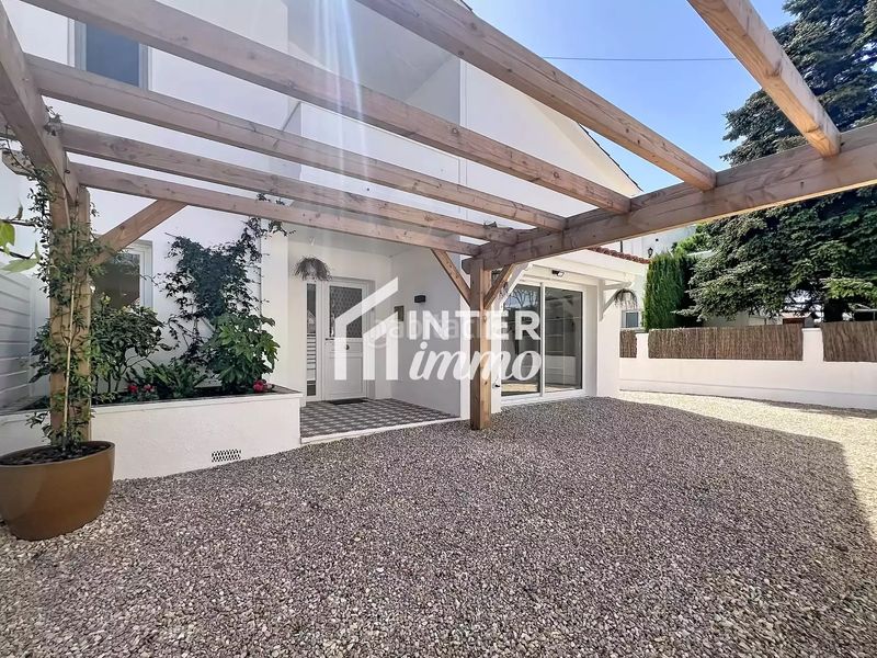 Foto 9a046699-46e6-47ce-b39e-059ef3e80fc1. Casa amb aparcament a Peni Empuriabrava