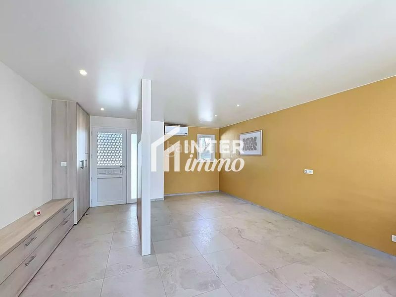 Foto c2cc20ad-a56e-449f-bc16-e0d11929e647. Casa amb aparcament a Peni Empuriabrava