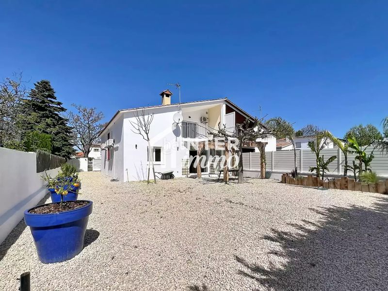 Foto c66c71d3-4159-4c09-adde-741b8890c817. Casa amb aparcament a Peni Empuriabrava