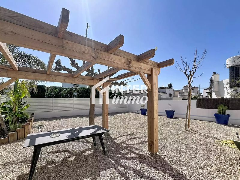 Foto d5804fd9-00b8-4550-afbe-63e8c1d46c38. Casa amb aparcament a Peni Empuriabrava