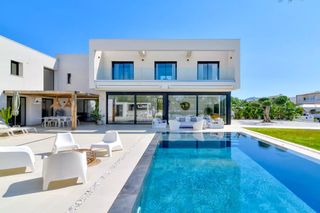 Casa en Carrer medes 17. Villa de prestigio en exclusividad con amarre de 25 m en los can