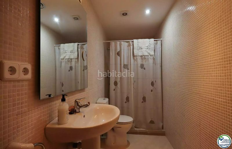 Foto fddf160c-3bcb-4b00-92a5-a9c9f2660930. Pis amb calefacció aparcament a La Vila Llançà