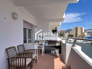 Appartement in Santa Margarida. Apartamento canal terraza sur roses santa margarita