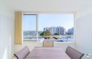 Appartement à Calle pedro calderon de la barca 6. Apartamento en perfecto estado con un dormitorio y vistas al mar