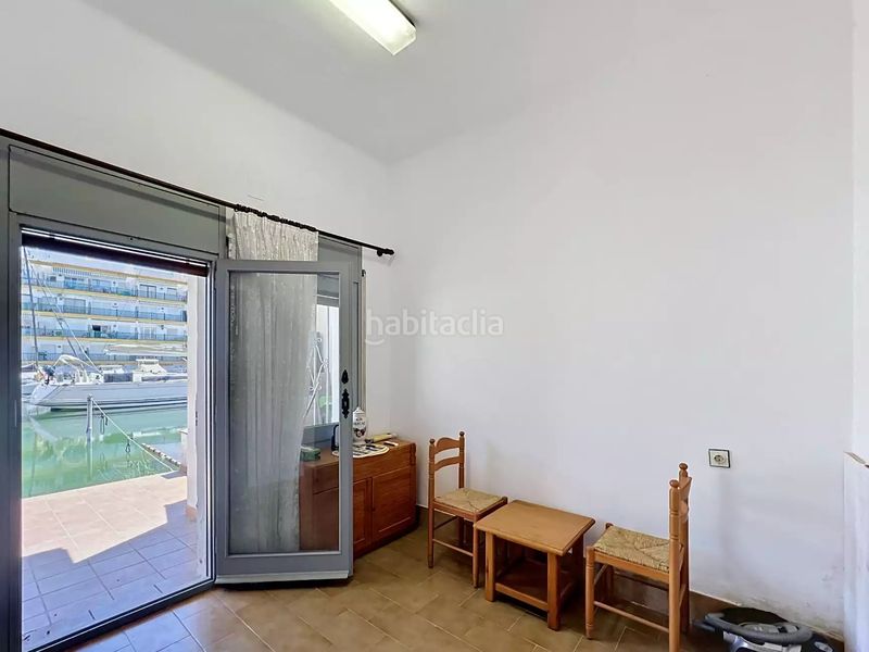 Foto c11527ae-5768-49c3-8ae7-3cb1caa69391. Casa amb aparcament a Port Grec - Port Moxó Empuriabrava