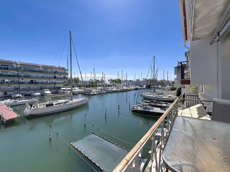 Foto ed33d620-e73d-453a-97d7-54a637034c28. Casa amb aparcament a Port Grec - Port Moxó Empuriabrava