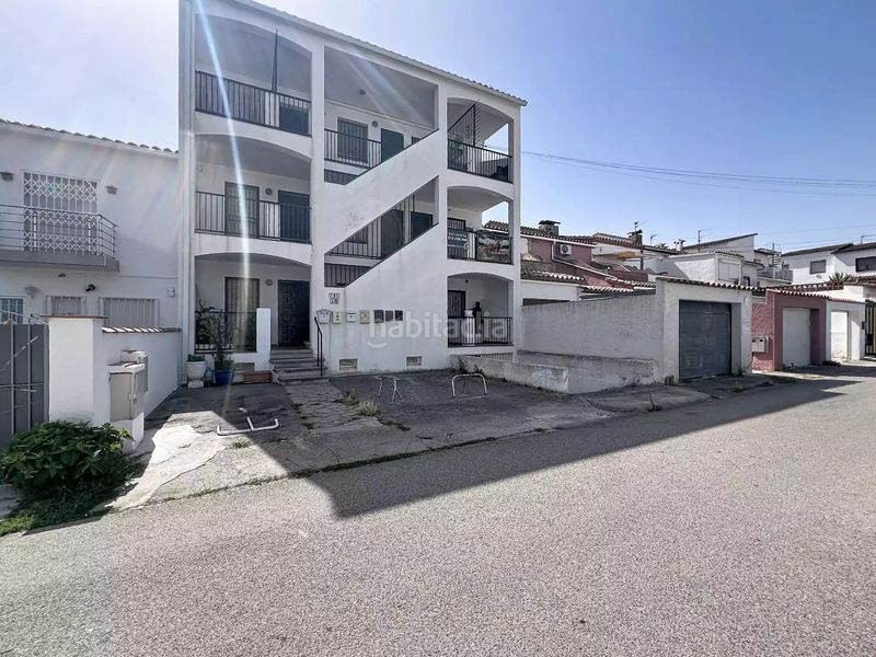 Foto c2870b3d-bdbd-4dc1-ace8-1ba73753f110. Apartament amb aparcament a Alberes Empuriabrava