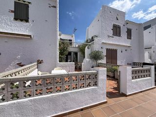 Casa  Avenida del port canigo 7. Casa con amarre privado en residencia con piscina en santa marga