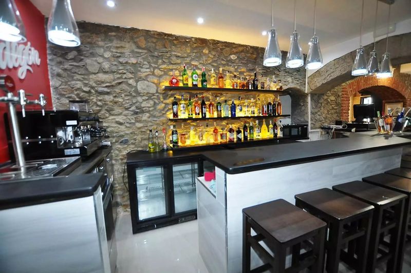 Foto 1ab27dd5-e984-4c15-844f-b10f0fdfe32c. Local comercial a Centre Roses