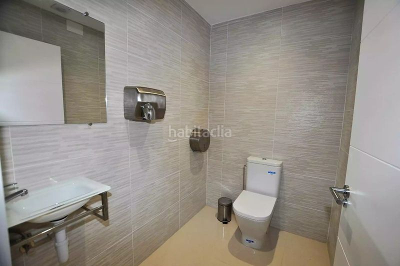 Foto 4b9c6a7d-dcfd-48c5-b854-07fa24836953. Local comercial a Centre Roses