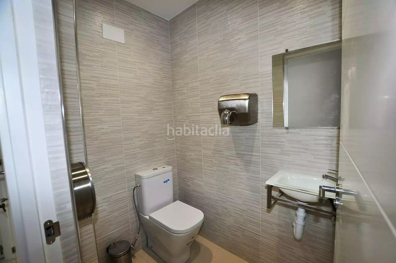 Foto f313bacb-1374-4956-9b27-e19525949f97. Local comercial a Centre Roses