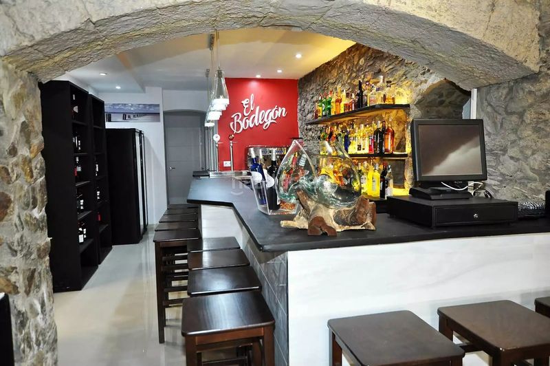 Foto f82e9f1d-8a62-40f8-ac2e-286e885e3e5f. Local comercial a Centre Roses