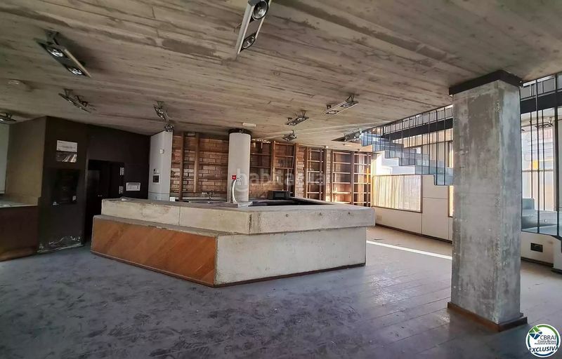 Foto c8b69e5f-847d-41ec-b2d7-1088566f49f9. Local comercial amb calefacció a Eixample-Horta Capallera Figueres