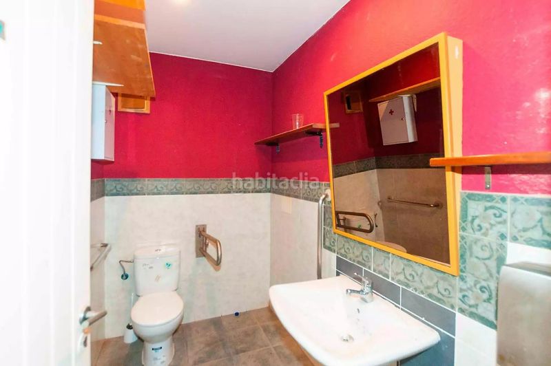 Foto b67b2657-bf44-4657-b330-25e3849477a0. Local comercial a Centre Roses