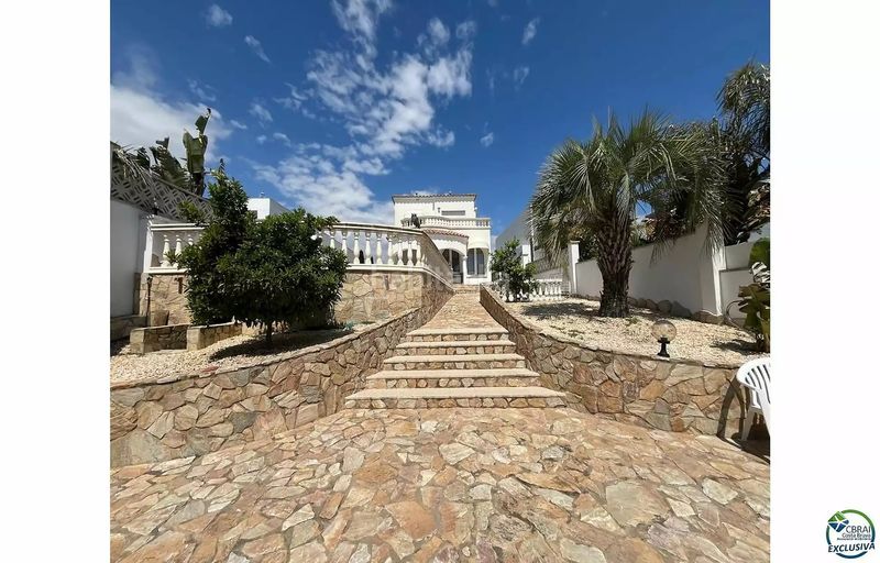 Foto 3d804533-d5fd-4ef1-aab9-aa27eb3d4c2e. Casa amb calefacció piscina a Francolí - Freser - Noguera Empuriabrava