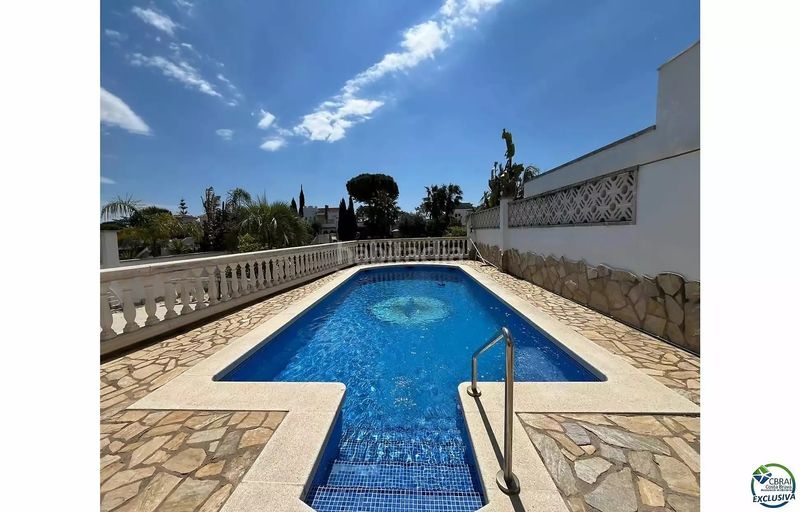 Foto c3e15578-43d9-473c-8702-edbbd17bbe2c. Casa amb calefacció piscina a Francolí - Freser - Noguera Empuriabrava