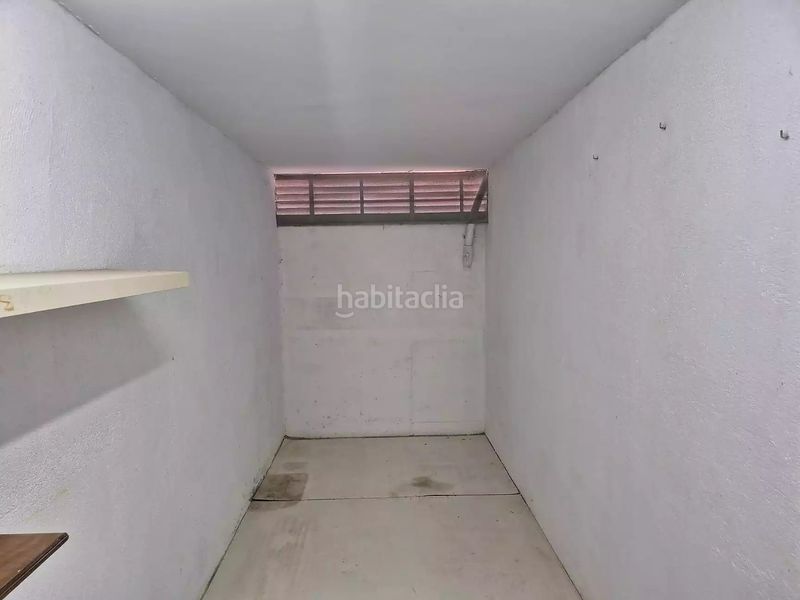 Foto b5c65508-4849-418a-8e1e-43422b359f8f. Aparcament cotxe a Centre Roses