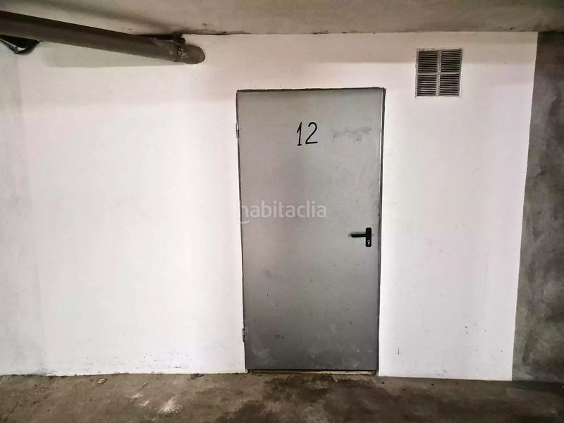 Foto e73b8dc5-4715-4d78-bb1d-f88079713877. Aparcament cotxe a Centre Roses
