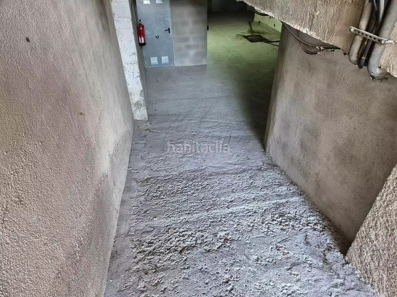 Foto fbd19059-b6cc-4d49-ae06-fa819408c642. Aparcament cotxe a Centre Roses