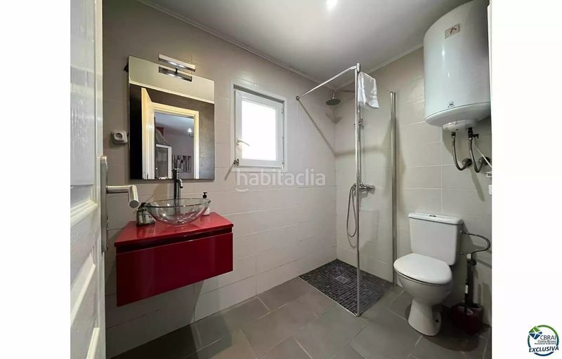 Foto a9033d13-987a-46a4-b855-ff45ad582275. Casa amb piscina a Carlit - Montseny Empuriabrava