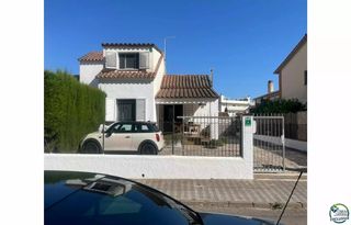 Casa  Calle argentera. Casa en mas mates con 3 habitaciones terreno y vistas al parque