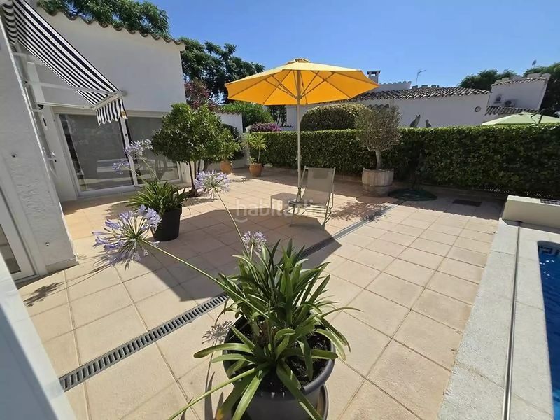 Foto adb05f60-1ba1-4c60-8184-23454876fd99. Casa amb calefacció piscina a Carlit - Montseny Empuriabrava