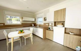 Casa  6372 immo villas mas fumats. Villa panorámica con vistas al mar, piscina privada y gran jardí