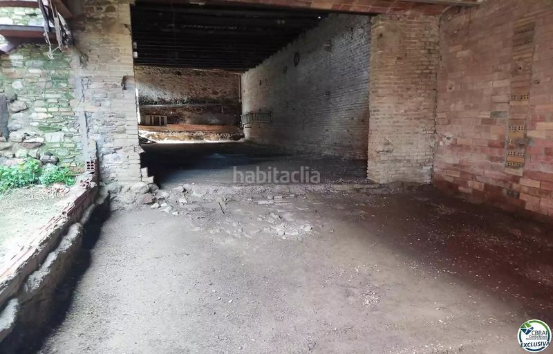 Foto cb5e31aa-b5f9-49c6-a1d8-29469fe856f7. Édifice dans Peralada