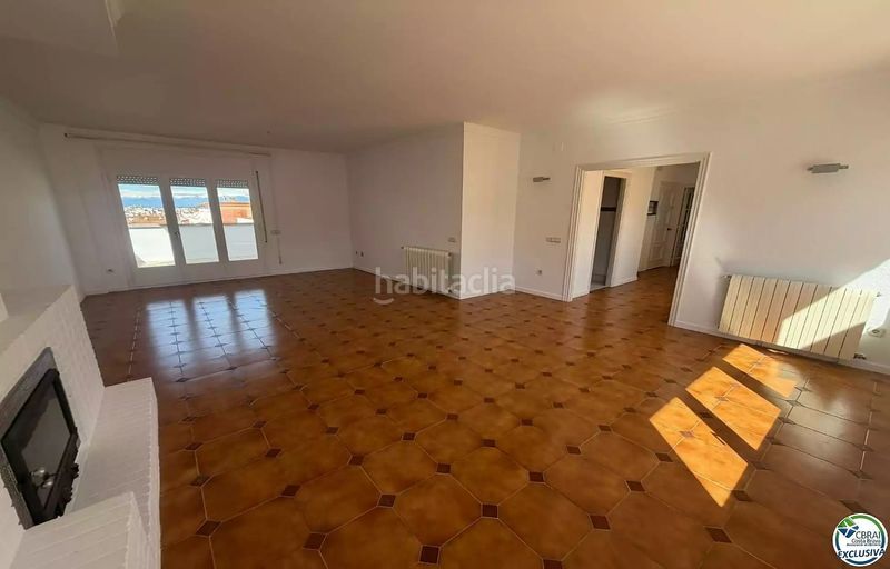 Foto b6e7145f-2edc-4ef6-9c17-4be85e2e33ab. Pis a Centre Roses