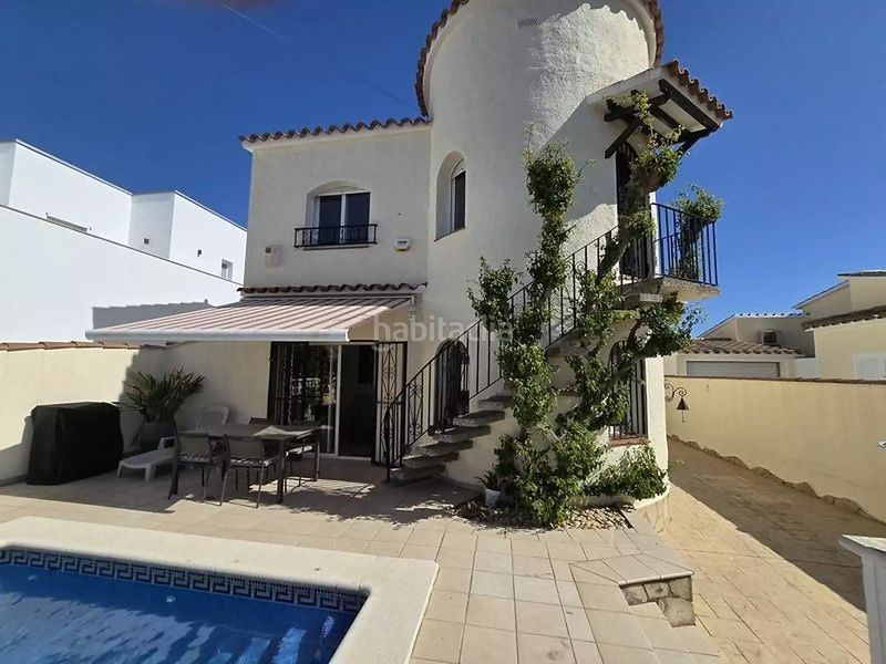 Foto 3ca618d4-437e-447c-bb13-c9b4d9174db5. Casa amb piscina a Peni Empuriabrava