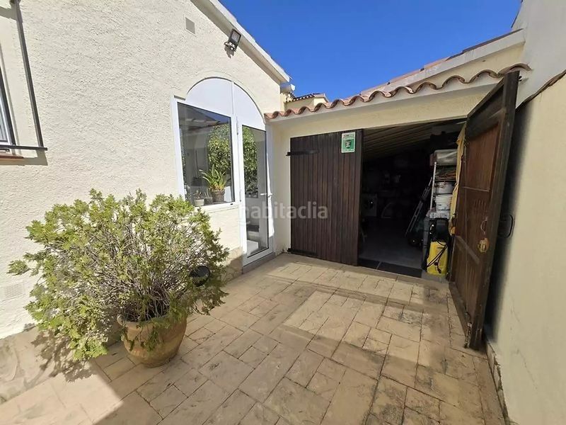 Foto c84eb1d7-c955-402a-b471-327cc76e89cd. Casa amb piscina a Peni Empuriabrava
