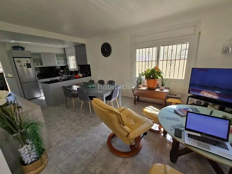 Foto ddf1ad4f-2200-42d4-ab24-52949b99b917. Casa amb piscina a Peni Empuriabrava