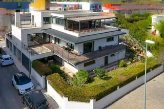 Haus  6487 immo barneda. Casa unifamiliar exclusiva con ascensor, jardín y múltiples espa