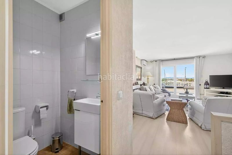 Foto afc3bfac-d519-4d43-a378-7e240ed80a95. Pis amb calefacció piscina a Salins - Cavall de Mar Empuriabrava