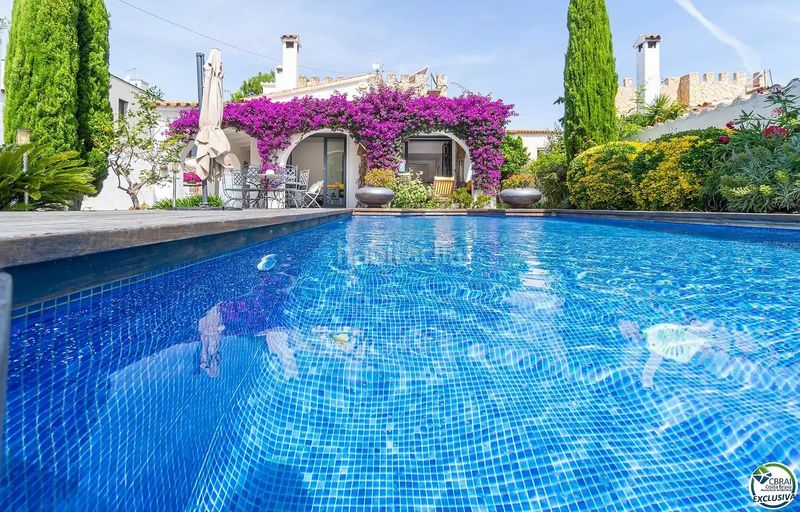 Foto 1ff31a09-eb8d-4822-a466-0891ba3c6e42. Casa amb piscina a Peni Empuriabrava