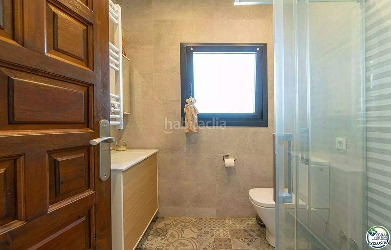 Foto 474ba229-b8f8-4f9c-85b2-c8d88fe471bf. Casa amb piscina a Peni Empuriabrava
