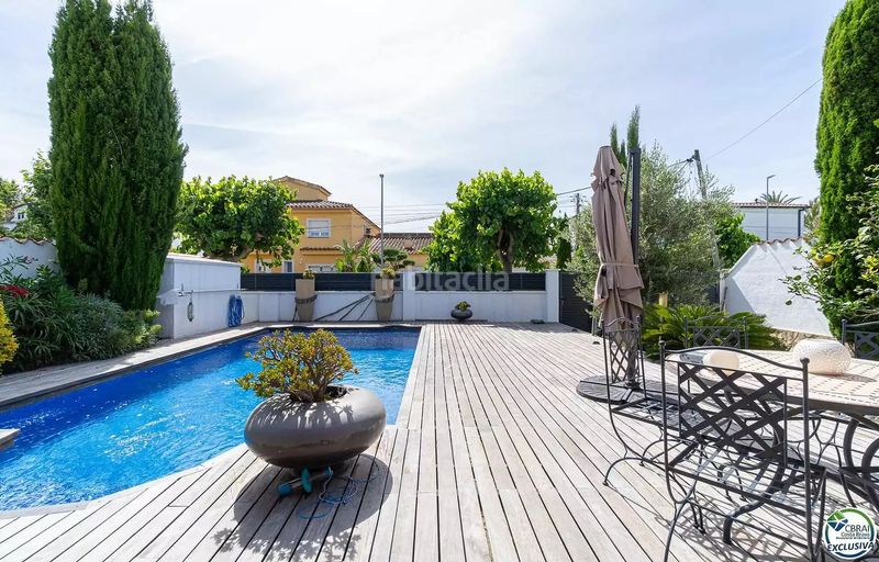Foto 85a41b96-9545-4a41-a168-a28bcbaa4cbe. Casa amb piscina a Peni Empuriabrava