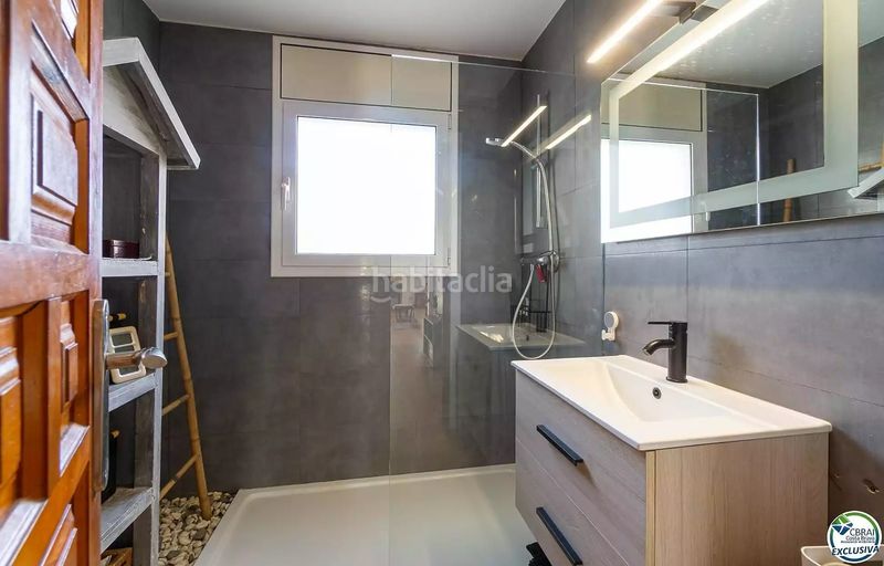 Foto a0ade9c5-0417-462f-864c-3a9ac3a8d953. Casa amb piscina a Peni Empuriabrava