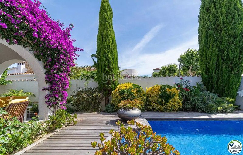 Foto c4aed5d4-7165-4ef0-bba3-12be05be089a. Casa amb piscina a Peni Empuriabrava