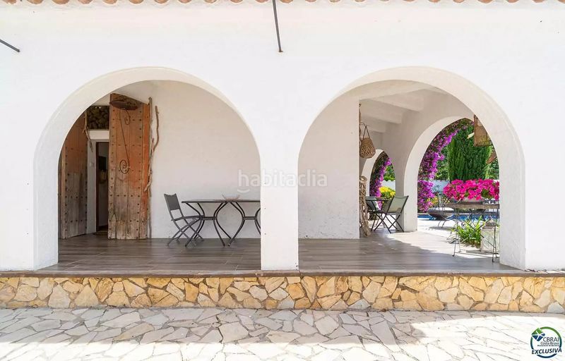 Foto ca8a10f3-eac6-44d3-89b4-6315035f791d. Casa amb piscina a Peni Empuriabrava